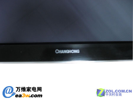 機(jī)身下方正中的長(zhǎng)虹品牌LOGO－“CHANGHONG”（