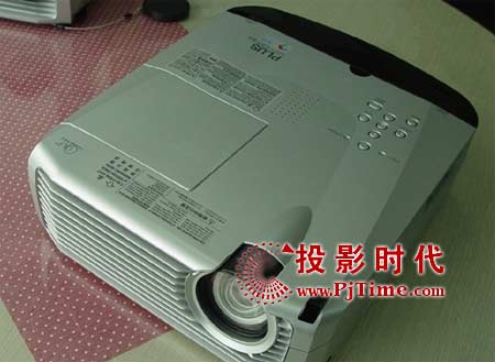 普樂士U7-137SF投影機 整體外觀