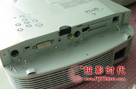 普樂士U7-137SF投影機 接口特寫