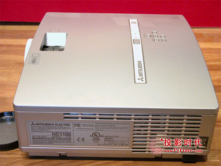 三菱家用投影機LVP-HC1100外觀圖