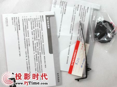 TCL L42E9FR液晶電視附件和遙控器