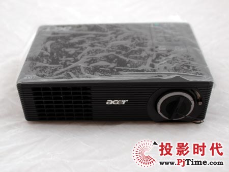 宏碁商務(wù)投影機(jī)X1260總體外觀欣賞