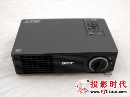 宏碁商務(wù)投影機(jī)X1260總體外觀欣賞