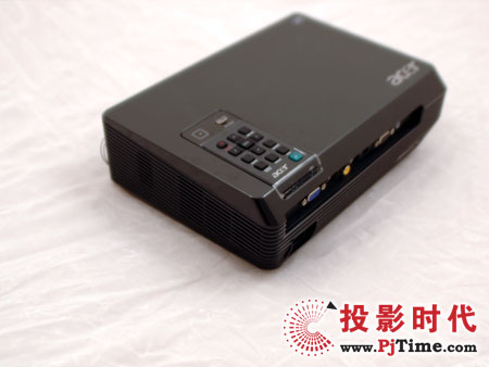 宏碁商務(wù)投影機(jī)X1260總體外觀欣賞