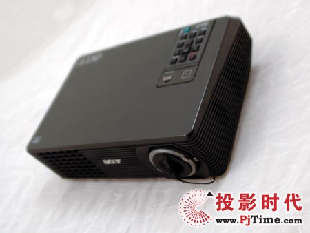 宏碁商務(wù)投影機(jī)X1260總體外觀欣賞