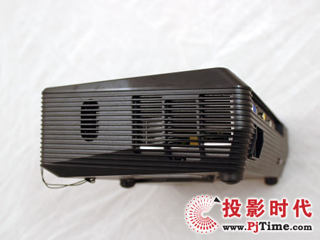 宏碁4999元XGA投影機(jī)X1260外觀背部和側(cè)面