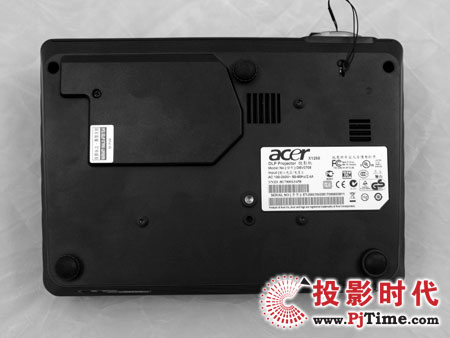 宏碁4999元XGA投影機(jī)X1260外觀背部和側(cè)面