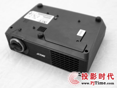 宏碁4999元XGA投影機(jī)X1260外觀背部和側(cè)面