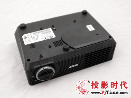 宏碁4999元XGA投影機(jī)X1260外觀背部和側(cè)面