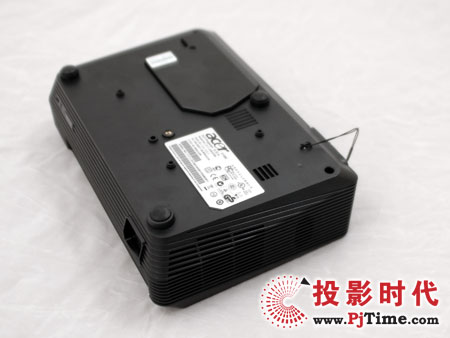 宏碁4999元XGA投影機(jī)X1260外觀背部和側(cè)面