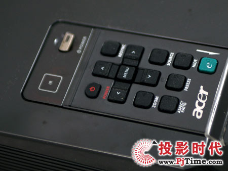 宏碁X1260商務(wù)投影機(jī)附件和遙控器