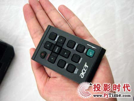 宏碁X1260商務(wù)投影機(jī)附件和遙控器