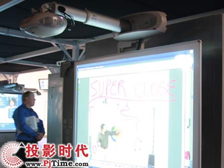 SCP7系列投影機(jī)配合電子白板使用