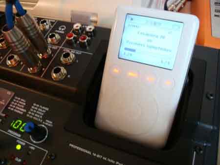 第三代iPod插入iMultiMix 8 USB，只能回放，且不可充電