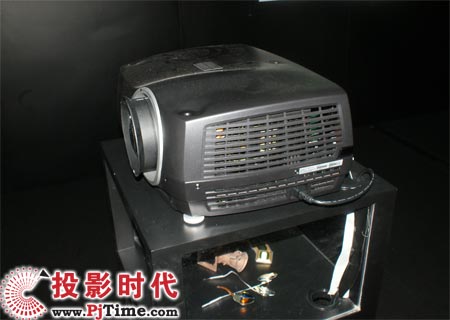Projectiondesign F10 AS3D為便攜3D投影機(jī)