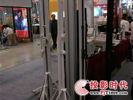 紅葉屏幕吊架亮相08年秋季南京普教展