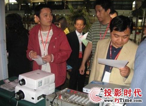 紐曼投影機以低價擾亂市場