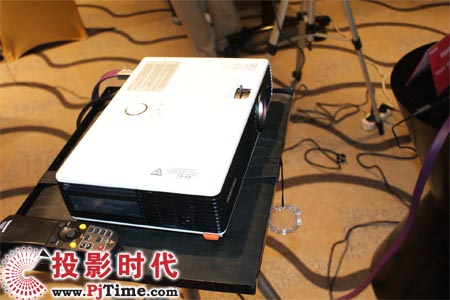 東芝TLP-X200投影機會說話