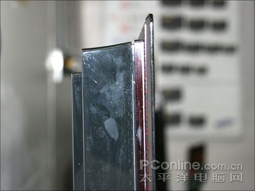 三星液晶電視LA46A850S1F機身厚度