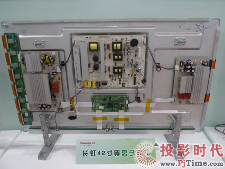 走自主創(chuàng)新之路 長虹新型等離子顯示屏亮相科博會