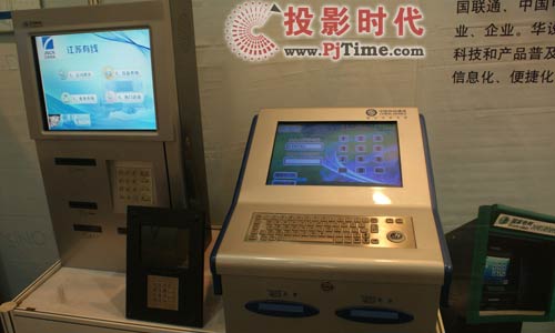 華設(shè)科技攜自助營(yíng)業(yè)終端產(chǎn)品出席上海數(shù)字標(biāo)牌展