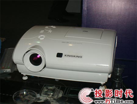 南陽金光新開發的這款3LOS全高清家用投影機