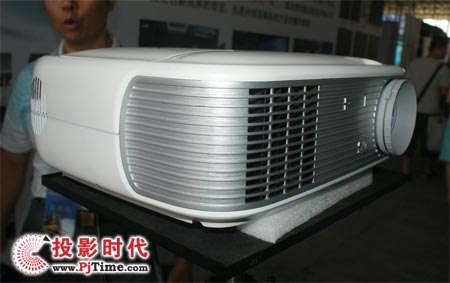 專訪轟天炮：做6千元1080P家用投影機是賭注