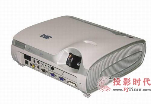 結合白板營造互動教學新體驗 四大短焦教育投影對比分析