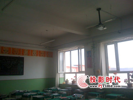 赫博時(shí)代承建黑龍江林業(yè)局林業(yè)學(xué)校教室投影工程