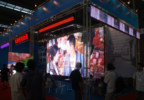強(qiáng)力巨彩LED顯示屏亮相第11屆中國國際光電博覽會