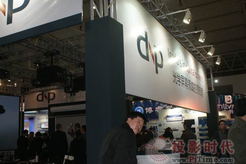 丹麥DNP正投光學屏幕亮相InfoComm2009