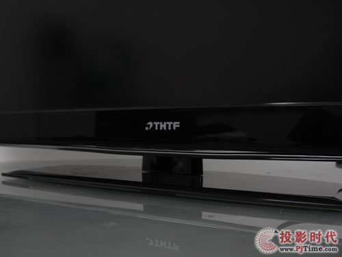 同方LE-32B90液晶電視:22mm超薄外觀工藝設計