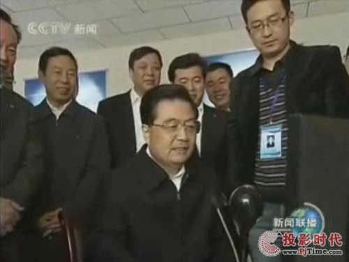 胡錦濤通過金虎視頻會(huì)議與銀川農(nóng)業(yè)專家溝通