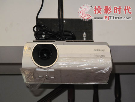 投影機采用吊裝