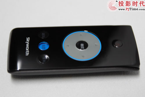 不閃的3D 創(chuàng)維47E92RD酷開智能3D電視首測_附件接口 同樣精致