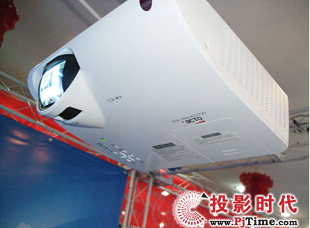 雅圖公司的短焦投影機