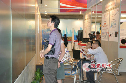 紫光清投“無痕拼接”DLP產品彰顯科博會技術創新主題