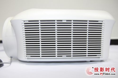 雅圖DW20投影機側面