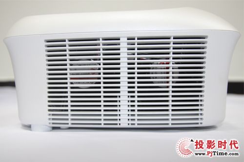 雅圖DW20短焦投影機右側面