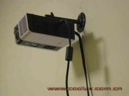 暢享酷樂視微型投影機(jī)---比擬“70寸電視”