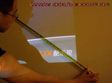 暢享酷樂視微型投影機(jī)---比擬“70寸電視”