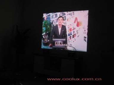 暢享酷樂視微型投影機(jī)---比擬“70寸電視”