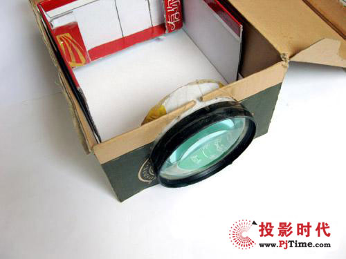 安裝投影儀的鏡頭
