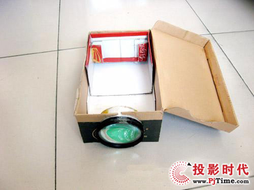 后面的伸縮軌道可調焦