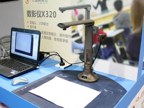 鼎易數(shù)影儀新品在北京教育裝備展現(xiàn)場大放異彩