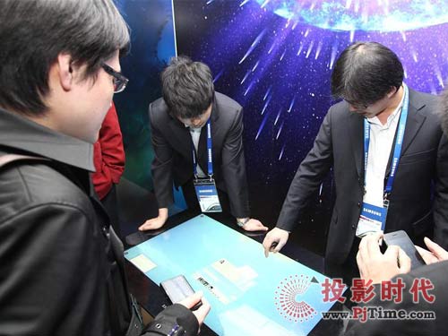 三星推出革新性多點觸摸解決方案SUR40