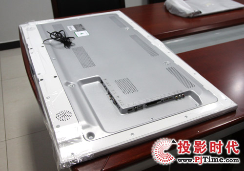 電視背部