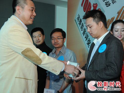 神州鴻利榮獲“2012消費影音十佳中國代理獎”