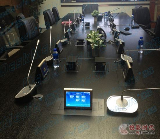杭州席媒升降器與液晶電子桌牌的組合再次應用于上海