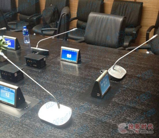杭州席媒升降器與液晶電子桌牌的組合再次應用于上海